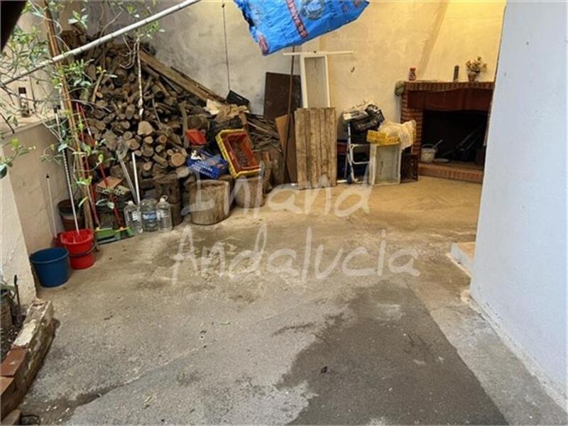 4 bedroom Townhouse for sale