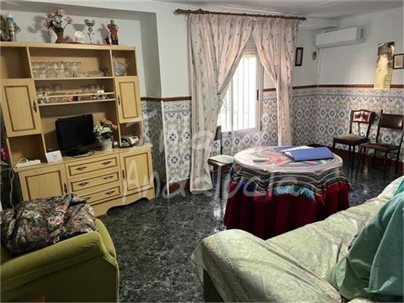 4 bedroom Townhouse for sale