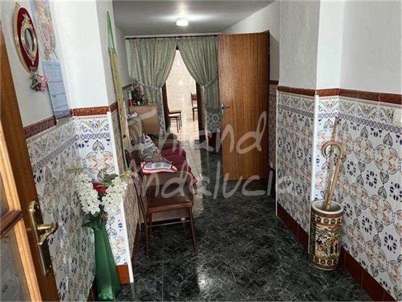 4 bedroom Townhouse for sale