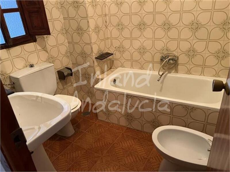 4 bedroom Townhouse for sale