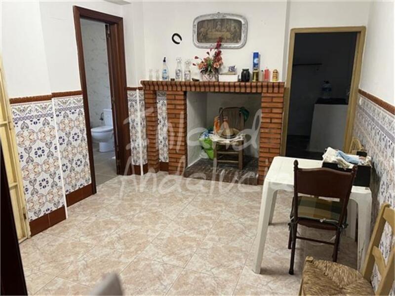 4 bedroom Townhouse for sale