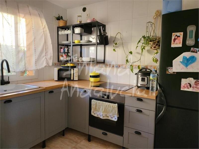 4 bedroom Townhouse for sale