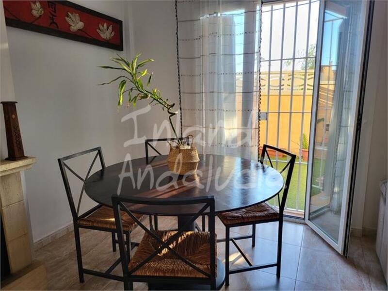 4 bedroom Townhouse for sale