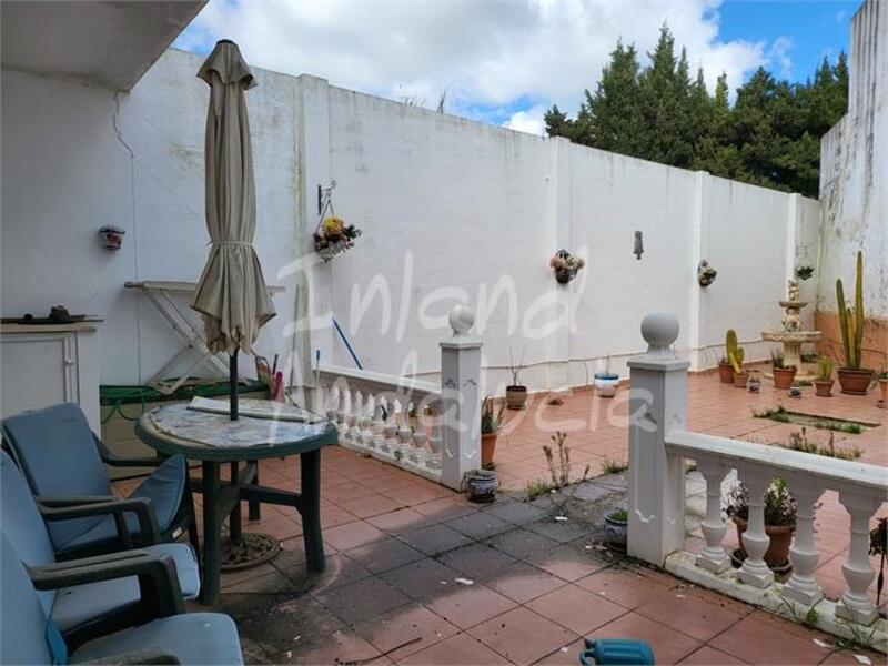 3 спальная комната городская тюрьма продается