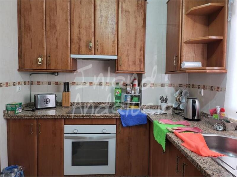 3 спальная комната городская тюрьма продается