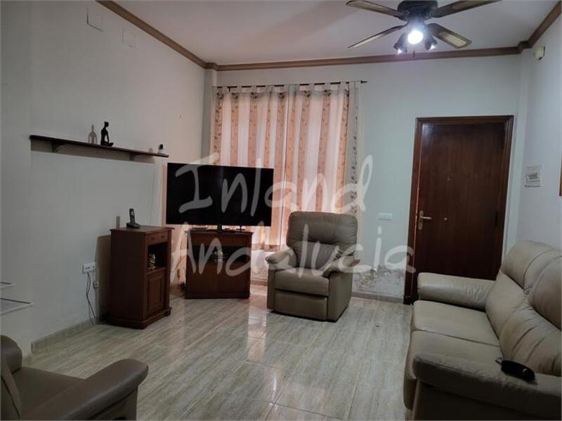 3 спальная комната городская тюрьма продается