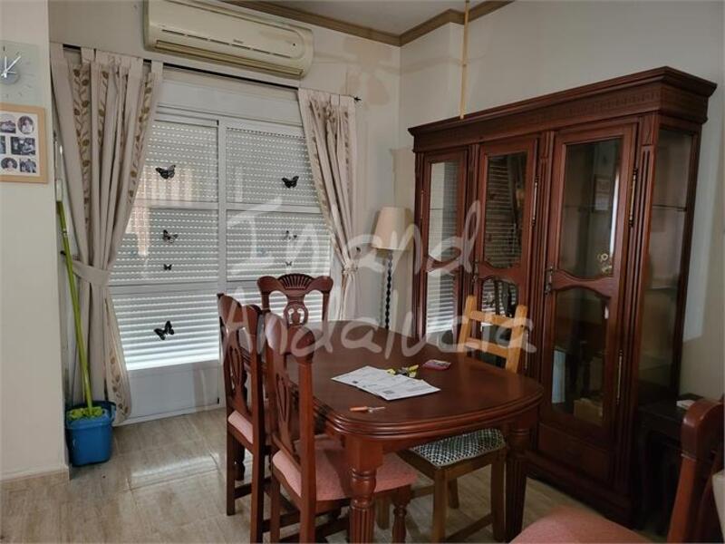 3 спальная комната городская тюрьма продается