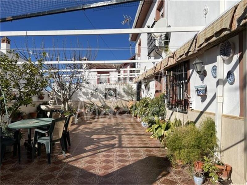 5 bedroom Townhouse for sale