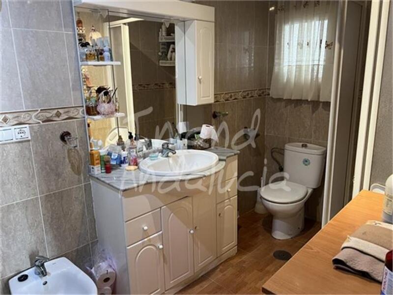 5 bedroom Townhouse for sale