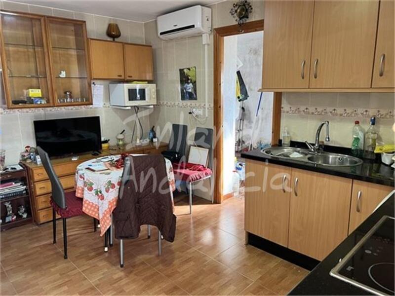 5 bedroom Townhouse for sale