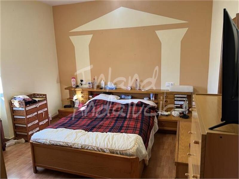 5 bedroom Townhouse for sale