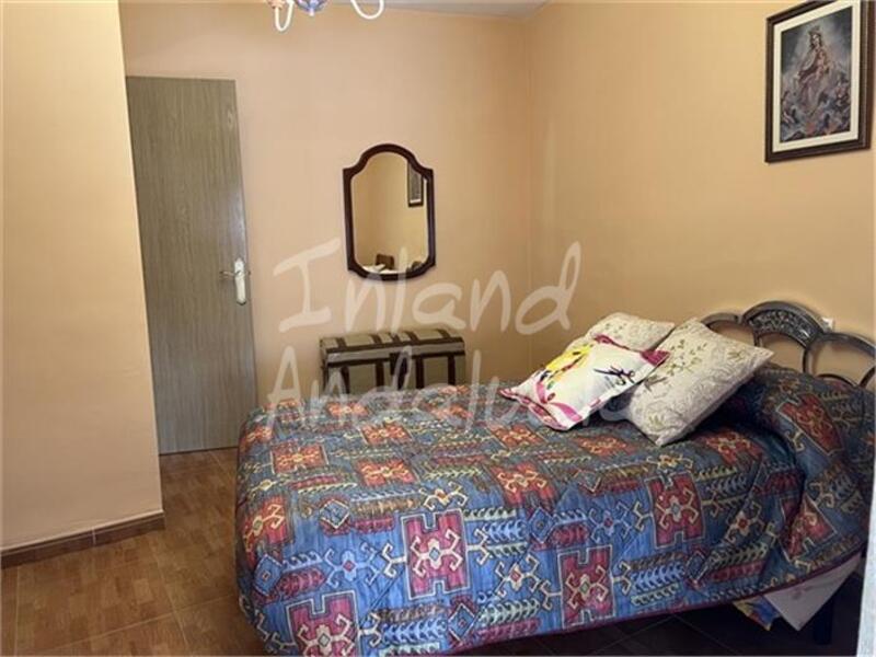 5 bedroom Townhouse for sale