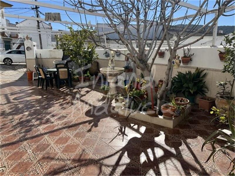 5 bedroom Townhouse for sale