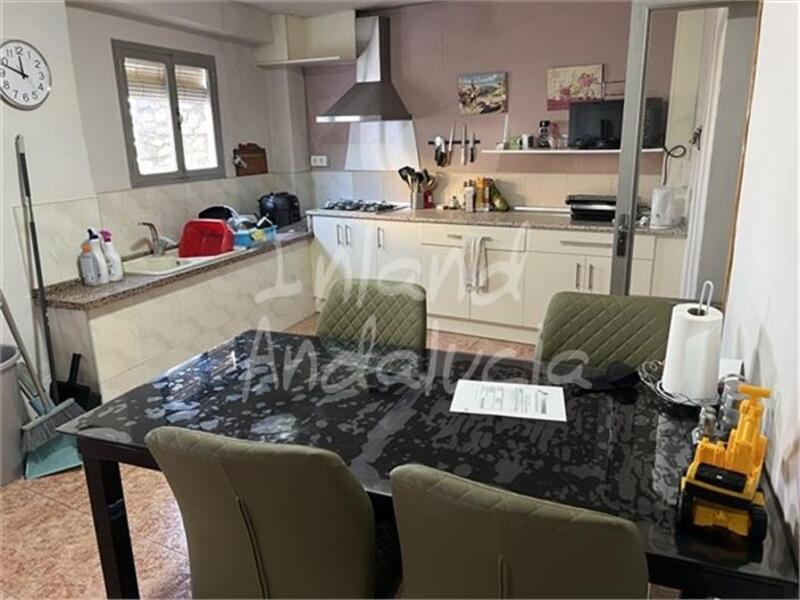 4 спальная комната городская тюрьма продается