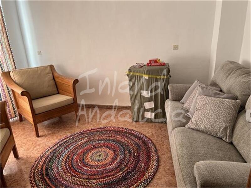 4 спальная комната городская тюрьма продается