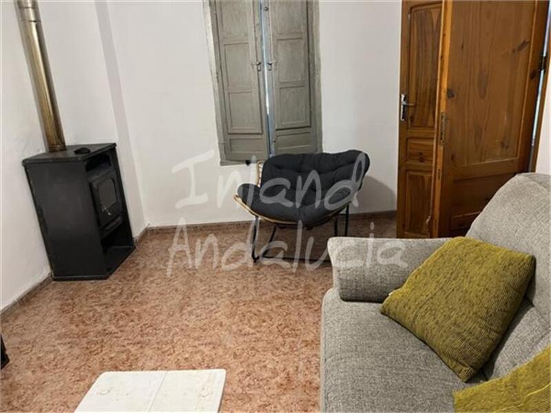 4 спальная комната городская тюрьма продается