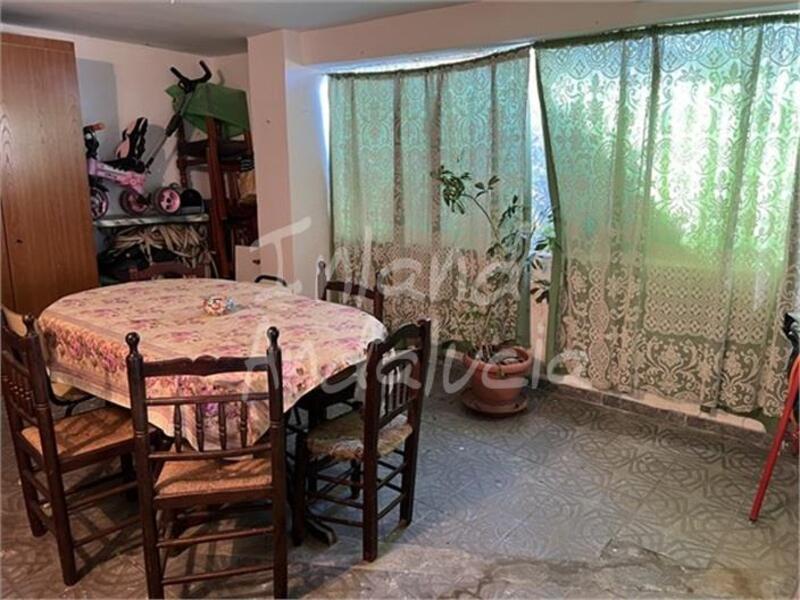 4 спальная комната городская тюрьма продается