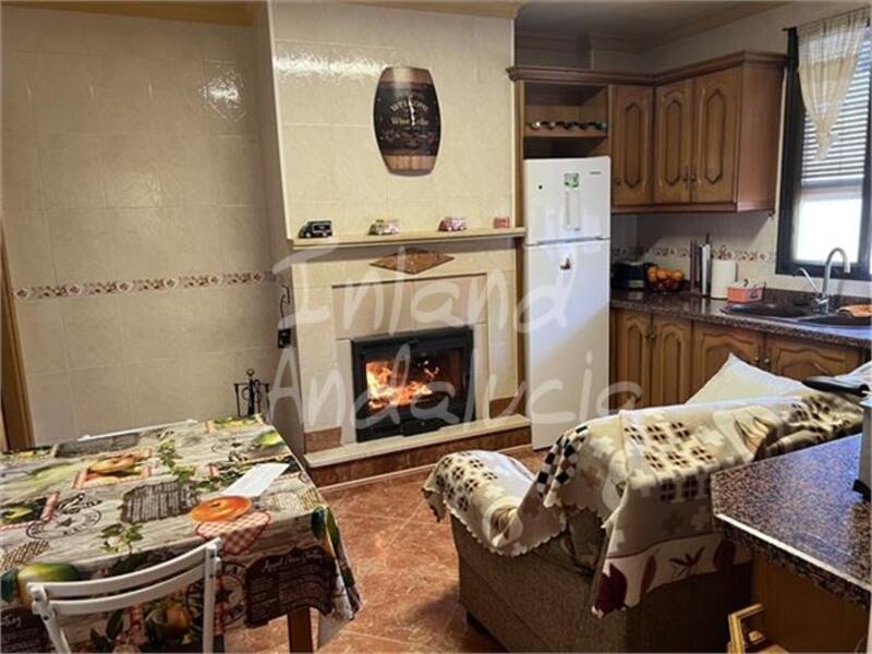 4 bedroom Townhouse for sale