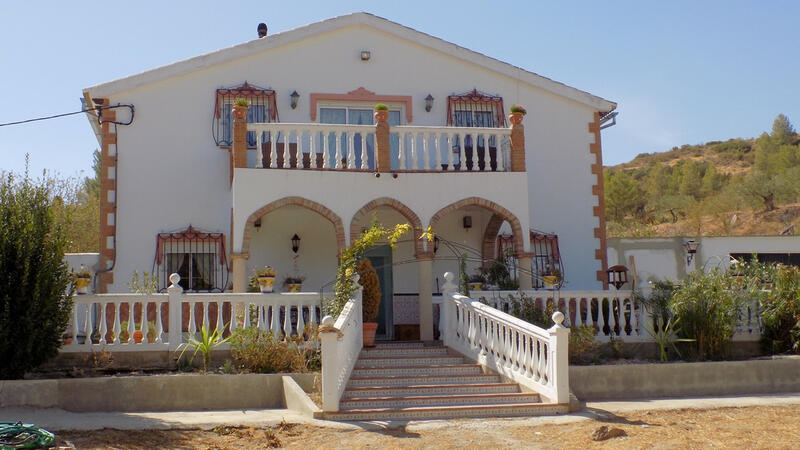 Villa for sale in El Burgo, Málaga