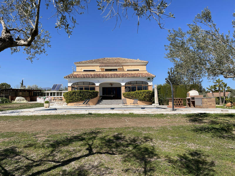4 bedroom Villa for sale