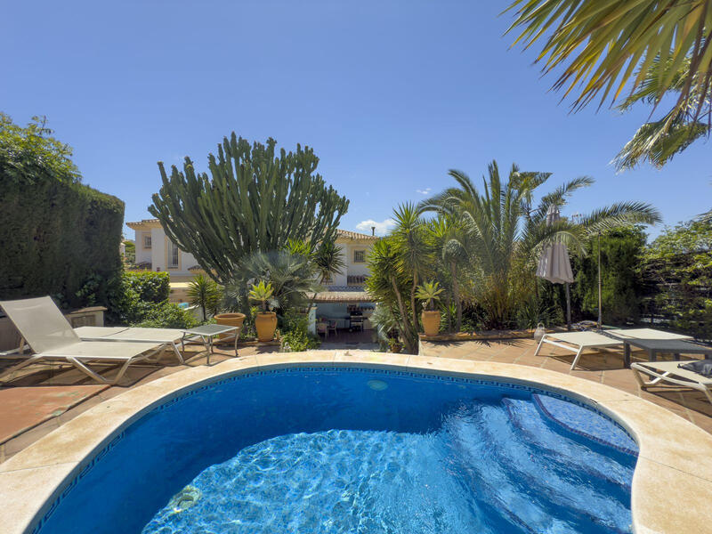 Villa for sale in Alhaurin Golf, Málaga