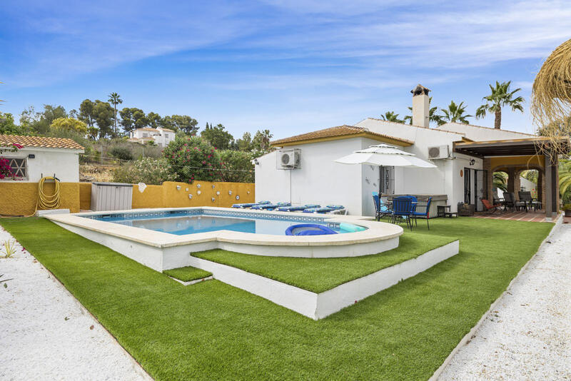 Villa for sale in Pizarra, Málaga