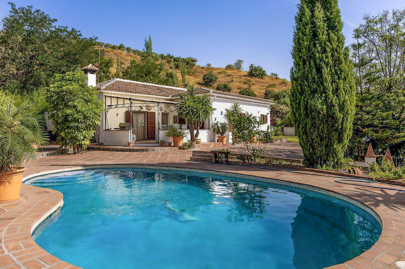 Villa for sale in Tolox, Málaga