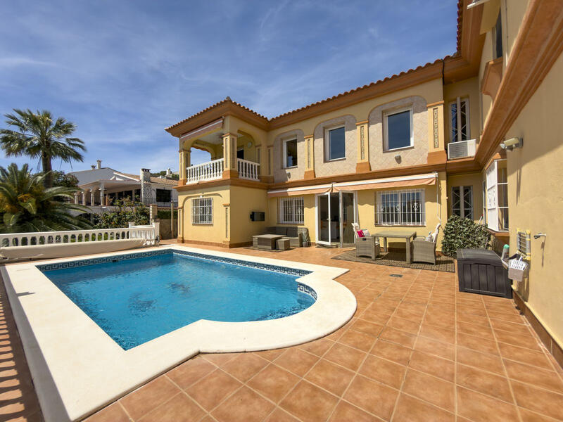 5 bedroom Villa for sale