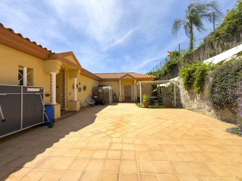 5 bedroom Villa for sale