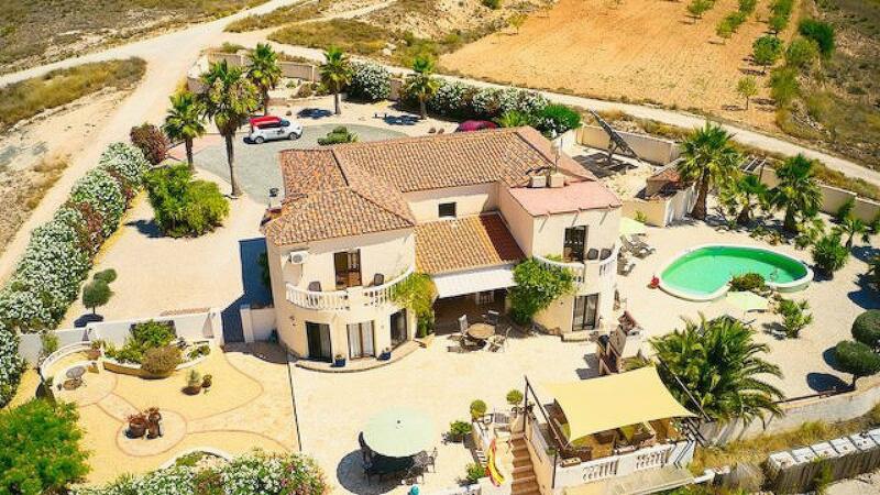 Villa for sale in Barbarroja, Alicante