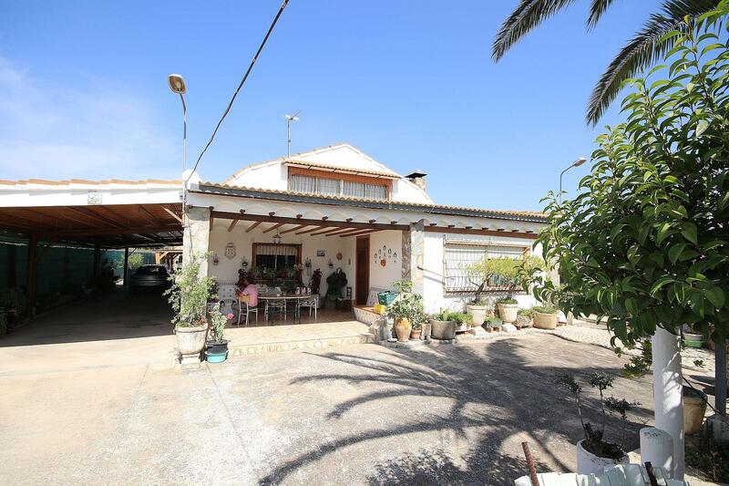 Villa en venta en Caudete, Alicante