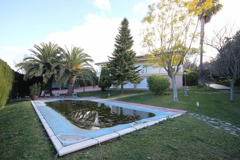 Villa til salg i Petrer, Alicante