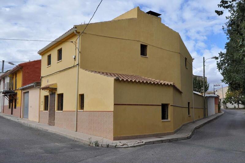 Townhouse for sale in Chinorlet, Alicante