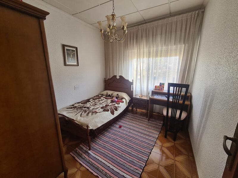 6 спальная комната городская тюрьма продается