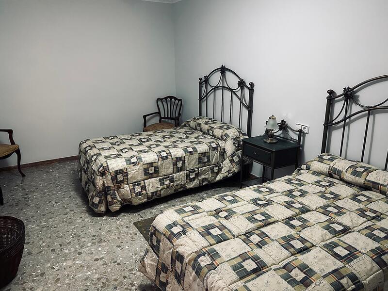 5 спальная комната городская тюрьма продается