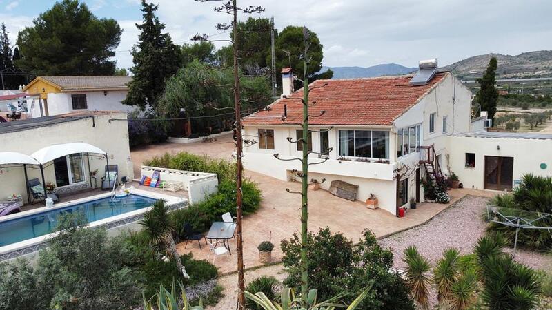 Villa til salgs i Sax, Alicante