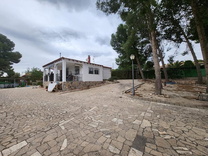 Villa en venta en Petrer, Alicante