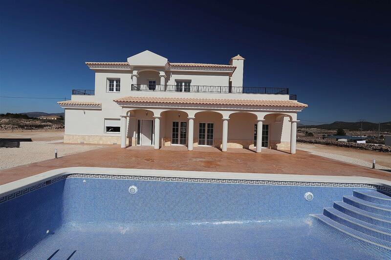 Villa til salg i Pinoso, Alicante