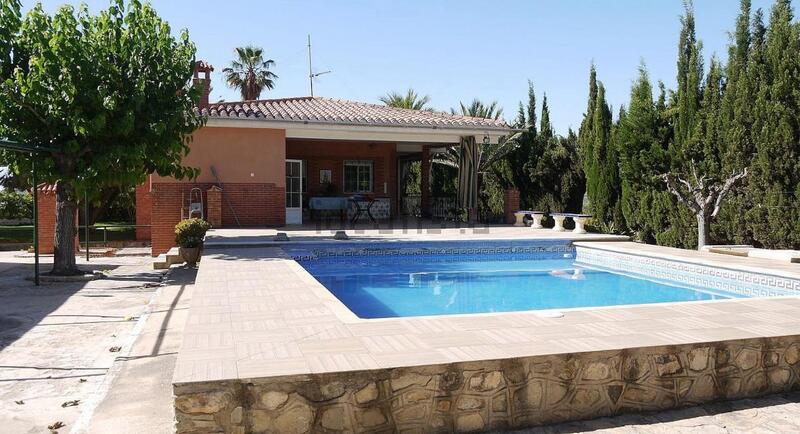 Villa for sale in Agost, Alicante