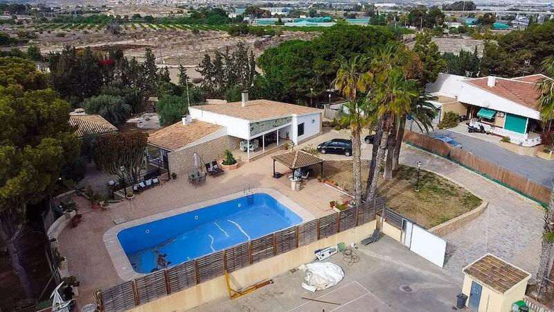 Villa en venta en Mutxamel, Alicante