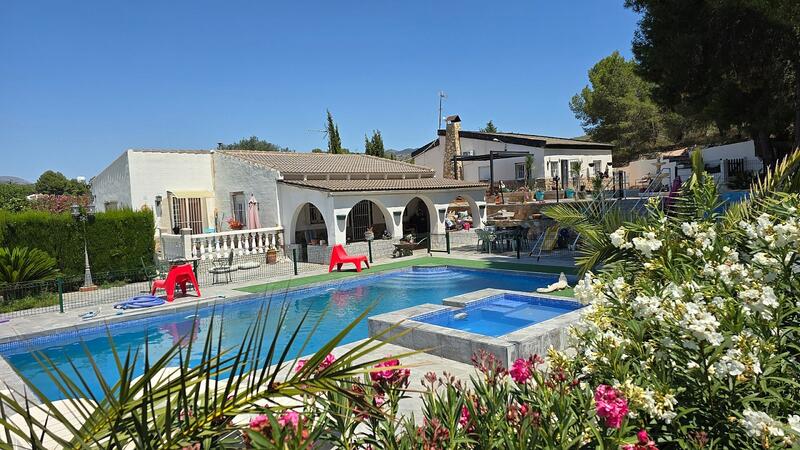 Villa til salg i Sax, Alicante