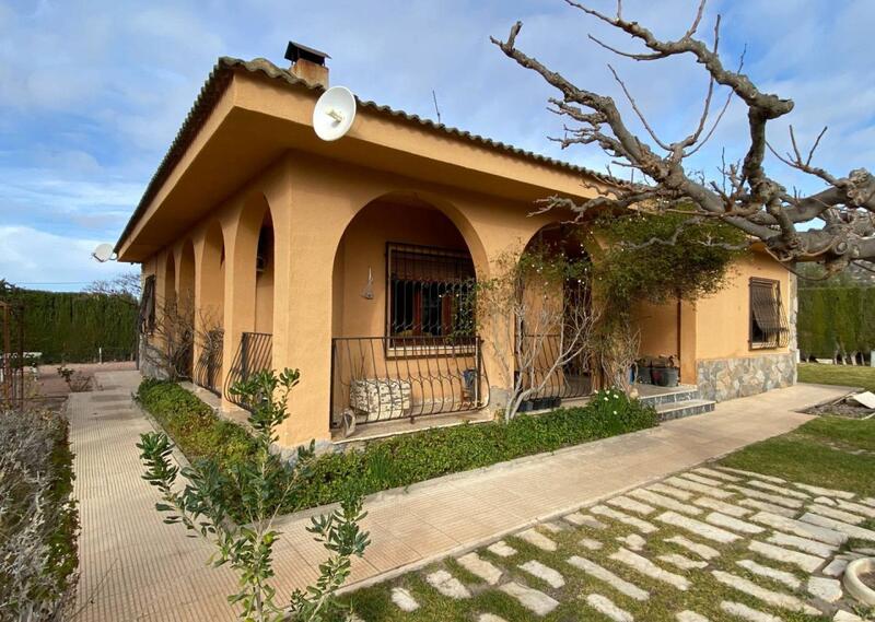 Villa til salg i Sax, Alicante