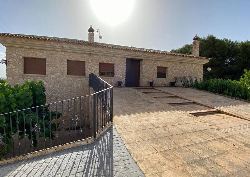 5 bedroom Villa for sale