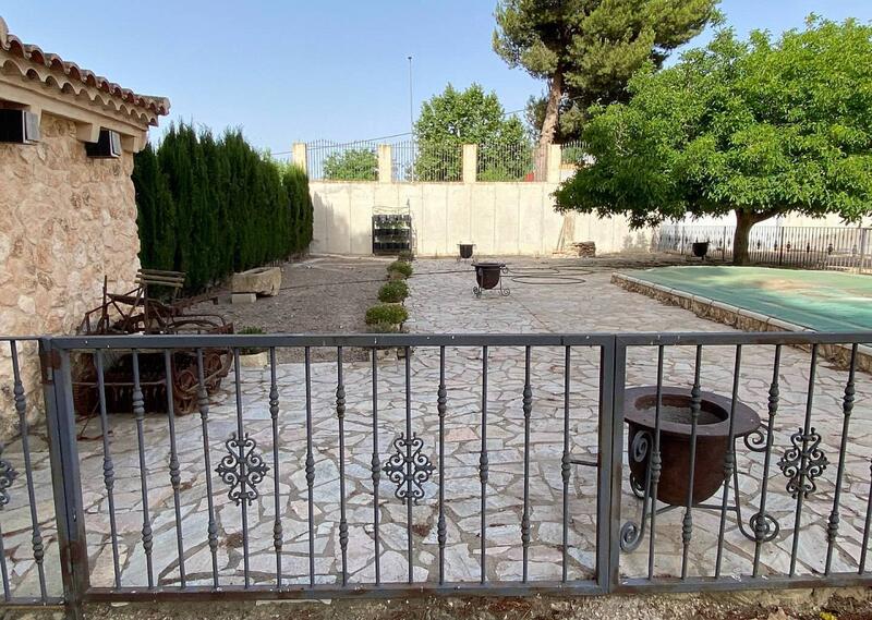 5 bedroom Villa for sale