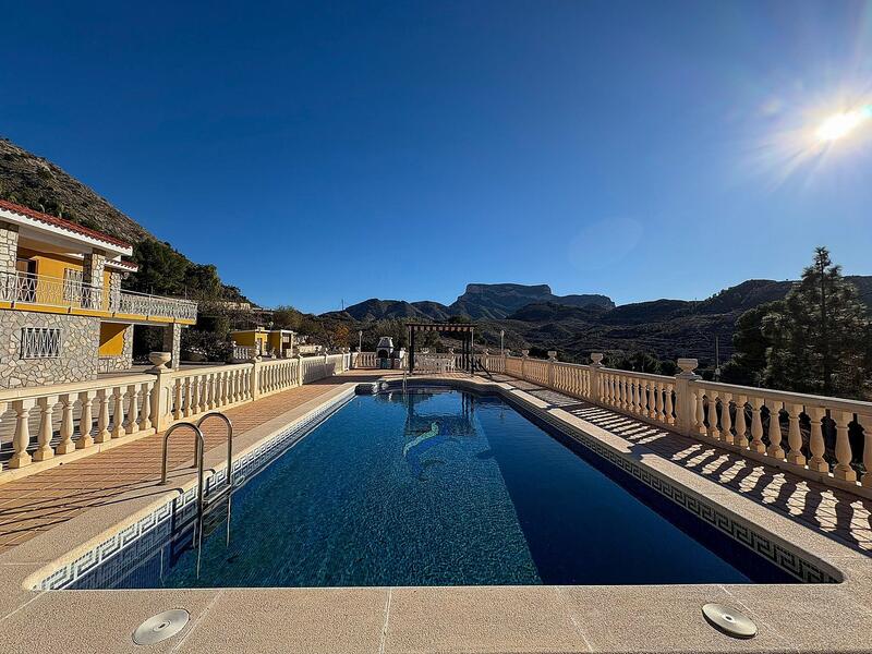 4 Cuarto Villa en venta