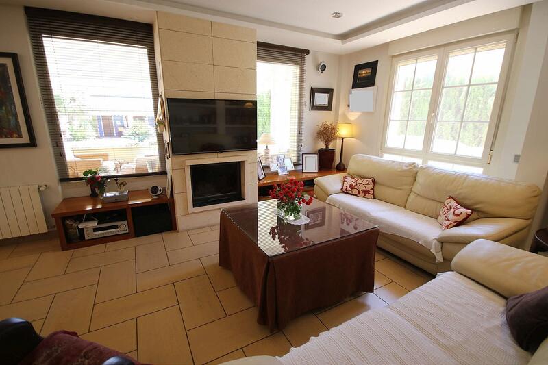 6 bedroom Villa for sale