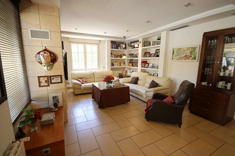 6 bedroom Villa for sale