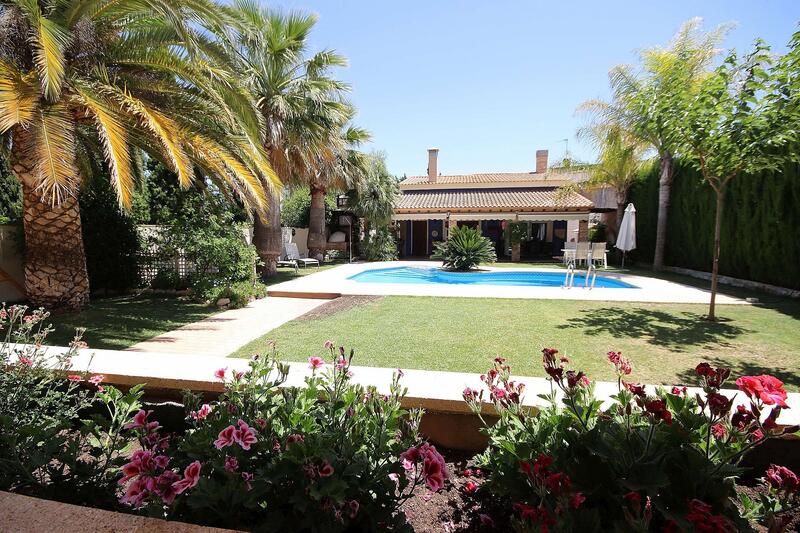 6 bedroom Villa for sale