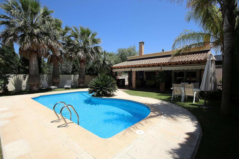 6 bedroom Villa for sale