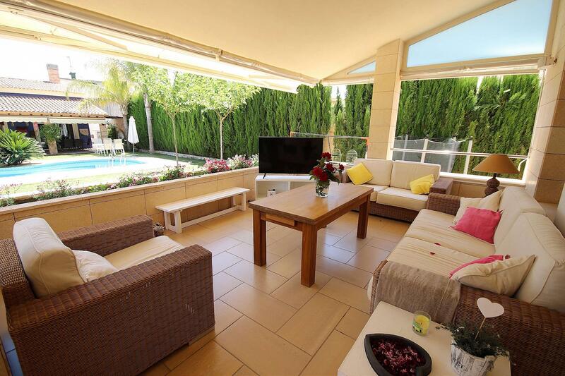 6 bedroom Villa for sale